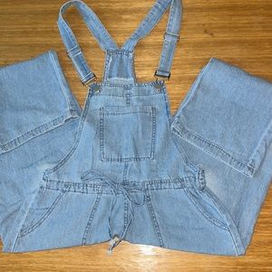 Juniors light weight overalls.  Never worn.  These are capri length.
